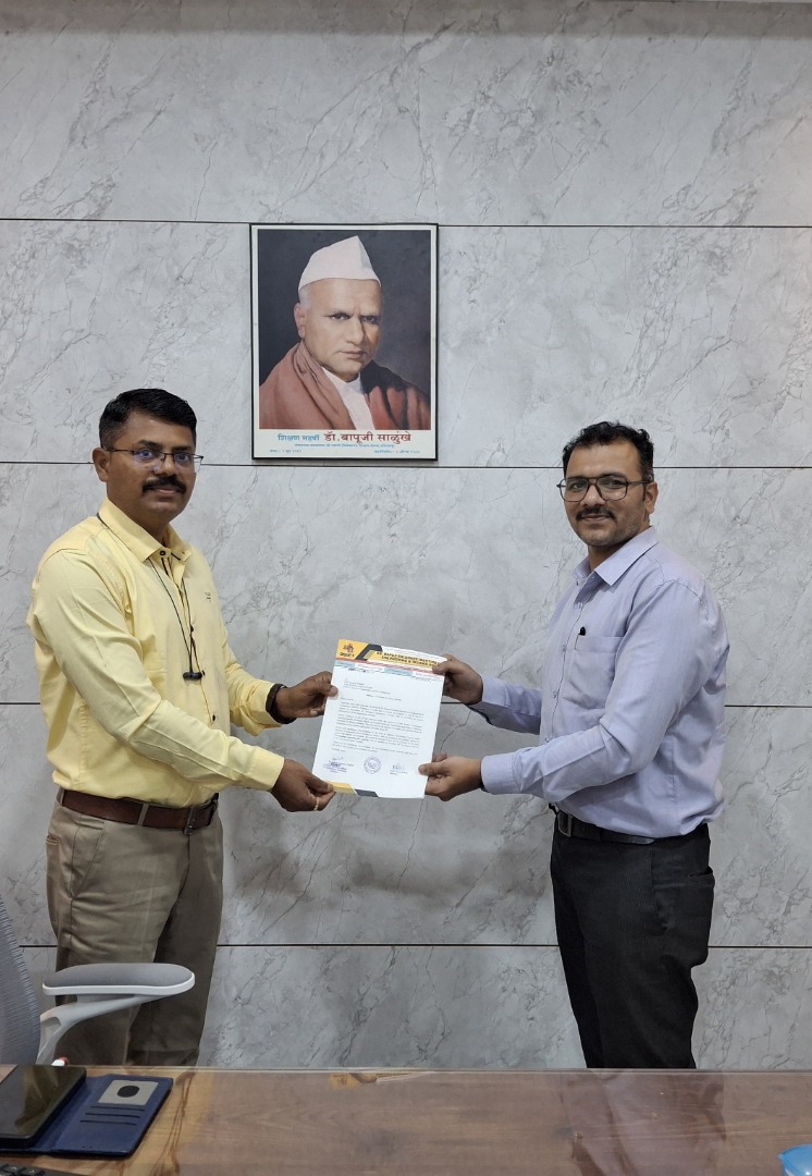Principal Sir presenting appreciation letter to Professor Deepak Mahajan.jpeg