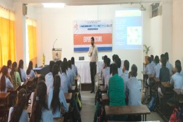 Students interact with Mr. Nikhilesh Soundattikar